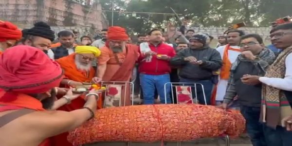 संतों ने सिंहमहेश्वर मंदिर में सनातन धर्म ध्वजा फहराई, मां कालिंदी का हुआ विशेष श्रृंगार