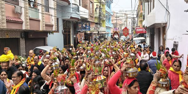 मुरादाबाद : भव्य कलश यात्रा के साथ नौ दिवसीय श्री राम कथा महोत्सव का शुभारंभ
