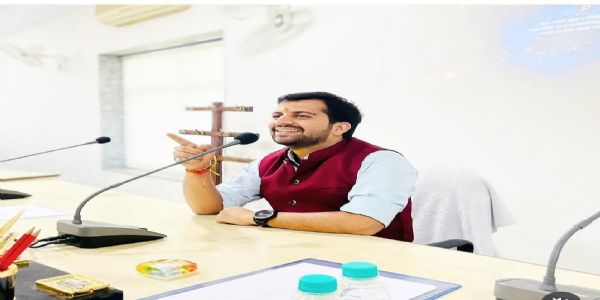 साइबर अपराधों के खिलाफ जागरूकता और सुरक्षा की मिसाल बने मानस त्रिवेदी