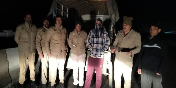 ज्वाली में अवैध देसी शराब की बड़ी खेप बरामद, 100 पेटी शराब के साथ एक गिरफ्तार