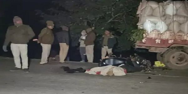 मप्रः मैहर में तेज रफ्तार बाइक सड़क किनारे खड़ी ट्रॉली से टकराई, तीन युवकों की मौत