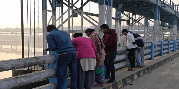 लापता महिला का शव महानंदा बैराज से बरामद