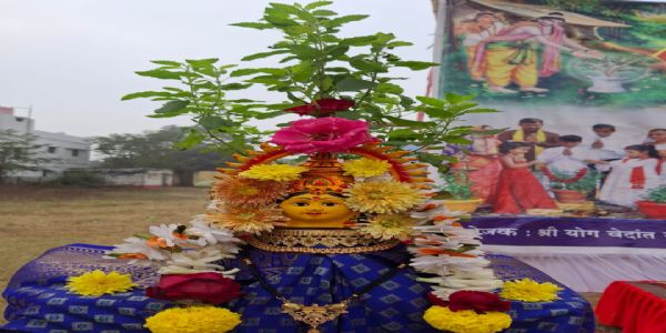 खड़गपुर में विभिन्न स्थलों पर तुलसी पूजन, संस्कृति और पर्यावरण संरक्षण का संदेश