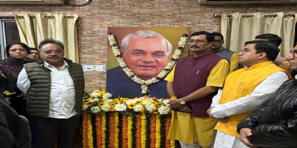 भारत रत्न अटल बिहारी वाजपेई की 101वीं जयंती पर कोलकाता में सुशासन दिवस का आयोजन