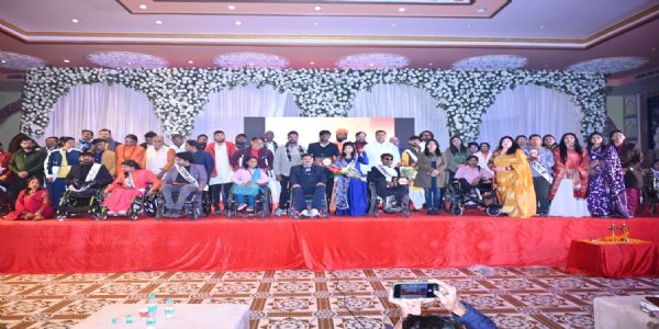 मेगा इंटरनेशनल फैशन शो में दिव्यांगों ने रैंप पर जलवा बिखेरा, विनर दिल्ली की वंदना