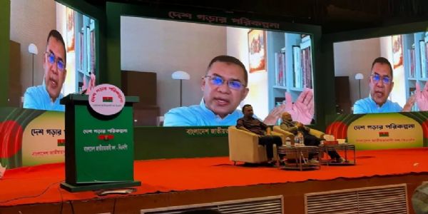 तारिक रहमान के स्वदेश लौटने पर टीवी चैनलों में बहस छिड़ गई है कि आने वाले आम चुनाव क्या वो कोई बड़ा करिश्मा कर पाएंगे। फोटो - ढाका ट्रिब्यून