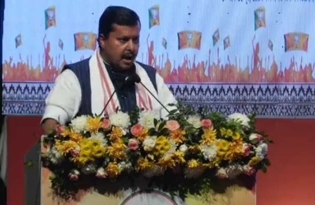 गुवाहाटी: श्रीमंत शंकरदेव अंतरराष्ट्रीय सभागार में आयोजित राज्य कार्यकारिणी बैठक के उद्घाटन सत्र को संबोधित करथे भाजपा के राष्ट्रीय कार्यकारी अध्यक्ष नितिन नवीन