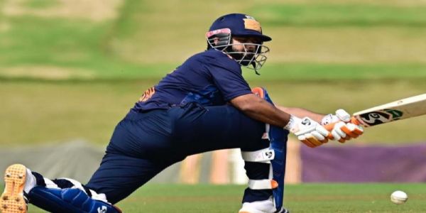 शॉट लगाके ऋषभ पंत