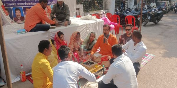 धमतरी : निगम कार्यालय के सामने कांग्रेसियों ने किया सदबुद्ध‍ि यज्ञ