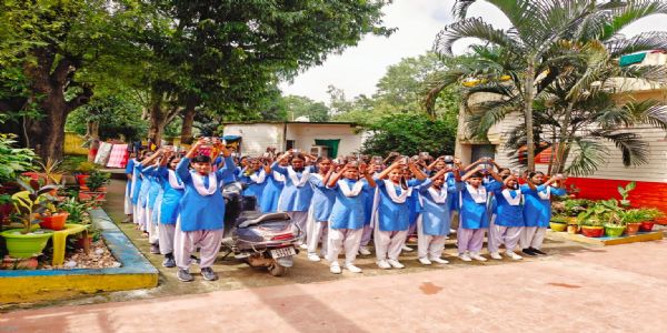 कलेक्टर की संवेदनशील पहल: स्कूल की पाली के दौरान कक्षा 9वीं-10वीं के 1860 बच्चों को मिल रहा गरम पौष्टिक भोजन