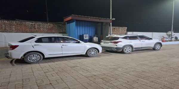 भड़काऊ गाना लगाकर कारों से स्टंट करने वाले चार युवक गिरफ्तार