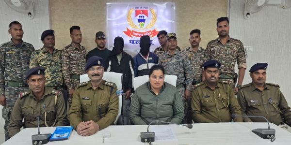 जेवर व्‍यवसायी से एक करोड़ रंगदारी मांगने वाले कुख्यात प्रिंस खान के दो गुर्गे गिरफ्तार