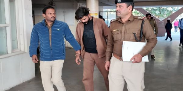 सिरसा: पुलिस कर्मी से मारपीट का आरोपी व दो तस्कर गिरफ्तार