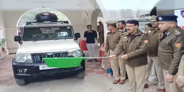 कानपुर कमिश्नरेट पुलिस को मिला आधुनिक डायल-112 वाहन, पुलिस आयुक्त ने दिखाई हरी झंडी