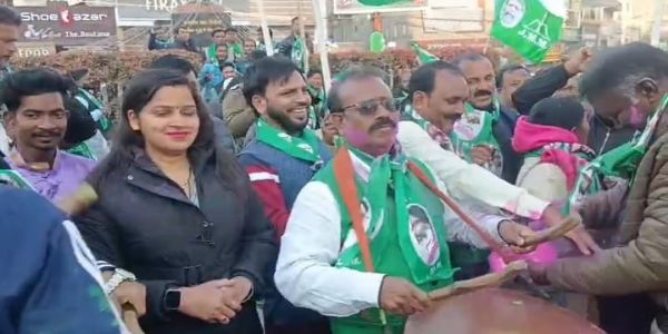 पेसा कानून पास होने पर झामुमो ने रांची में मनाया जश्न