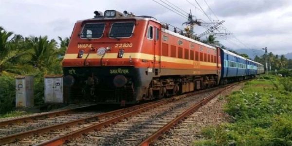 उपनगरीय सेवाओं, सीजन टिकटों और 215 किमी तक की द्वितीय श्रेणी की साधारण यात्राओं के लिए कोई किराया वृद्धि नहीं