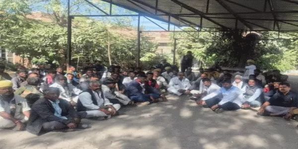 शेरगढ़ में आठ दिन पहले बेहोश मिले युवक की मौत, हत्या का आरोप