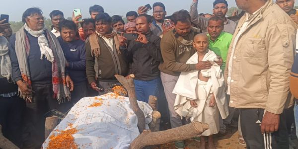 सैन्य सम्मान के साथ मनोज का अंतिम संस्कार,8 वर्षीय पुत्र ने दी मुखाग्नि