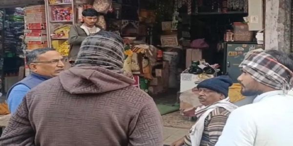 किराना और ज्वैलरी स्टोर में बदमाशों ने की लाखाें की चाेरी