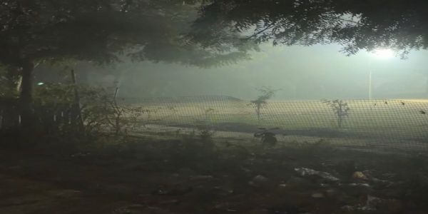 फर्रुखाबाद में घना कोहरा और दृश्यता कम हाेने से जनजीवन अस्त व्यस्त