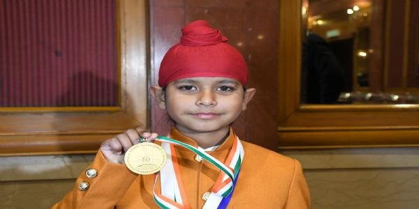 ऑपरेशन सिंदूर के दौरान मिसाल बना 10 साल का शवण, अनुशका ने फुटबॉल के मैदान में दागे कई गोल