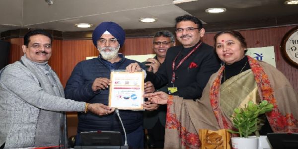 बच्चे समाज का प्रतिबिंब, उन्हें अच्छे संस्कार देना हमारा कर्तव्य : महापौर