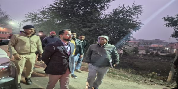 सारण तटबंध पर बनेगा डबल लेन पथ, डीएम ने किया स्थलीय निरीक्षण