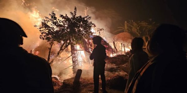 ढोलबज्जा में शॉट सर्किट से आग,लाखों की संपत्ति का नुकसान