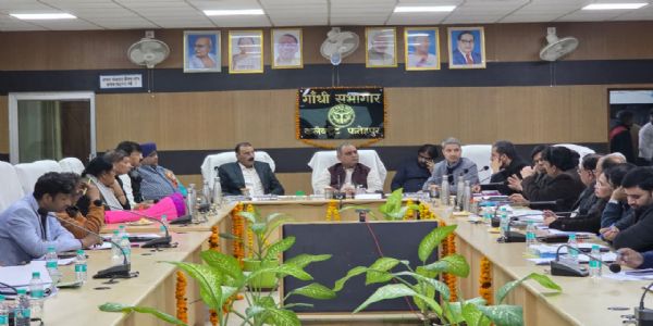 जन कल्याणकारी योजनाओं से पात्रों को किया जाय लाभांवित : प्रभारी मंत्री