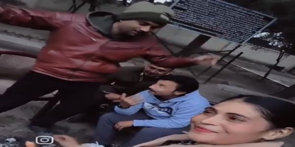 जिला उद्योग केन्द्र में रील बनाने के चक्कर में महिला समेत दो कर्मी निलंबित