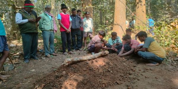 हिंदू धर्म में वापसी के बाद मतांतरित महिला का हुआ अंतिम संस्कार