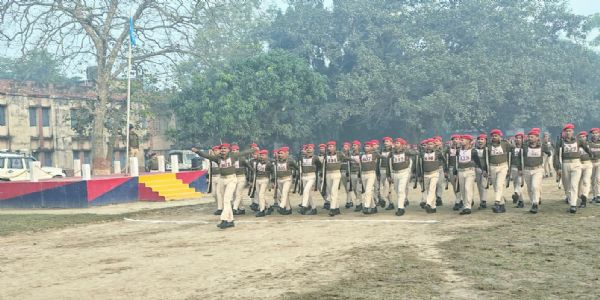 कटिहार पुलिस केंद्र में रैतिक परेड आयोजित