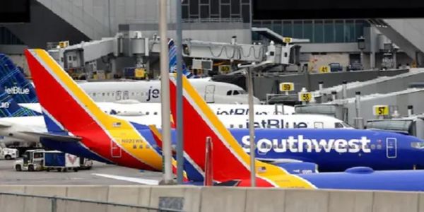 अमेरिकी एयरलाइंस का प्रतीकात्‍मक चित्र