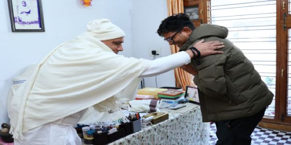 वित्त मंत्री ने ग्राम बनोरा स्थित अघोर गुरुपीठ में गुरु दर्शन कर लिया आशीर्वाद