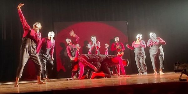 अभिनव संस्था का “नारी सशक्तिकरण“, “यूज मी“ एवं माइम के एकल अभिनय का शानदार मंचन