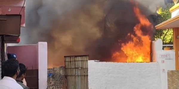 कचरा गोदाम में लगी भीषण आग, लाखों का नुकसान