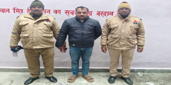 कोडीन सिरप नेटवर्क पर पुलिस की बड़ी चोट, 25 हजार का इनामी सप्लायर गिरफ्तार