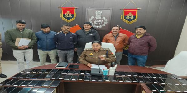 अमेठी पुलिस ने 13 लाख के 86 खोए मोबाइल लौटाए