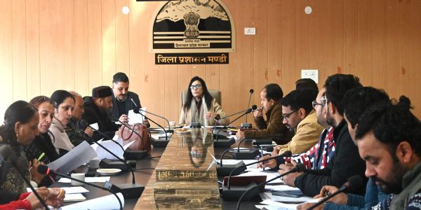 मंडी में बाल विकास परियोजना की समीक्षा बैठक आयोजित