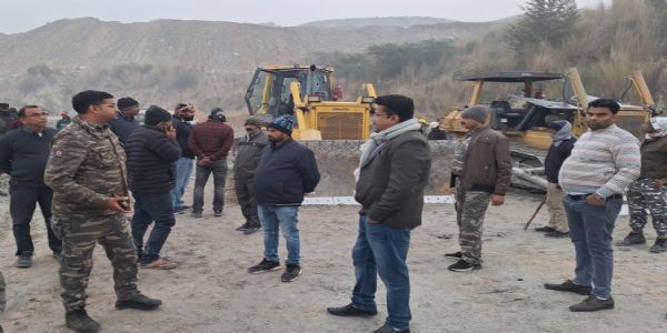 ललमटिया खदान में अपराधियों ने की फायरिंग, मशीनों में लगाई आग