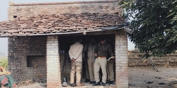 खेत में किसान की पत्थर से सिर कूच कर हत्या