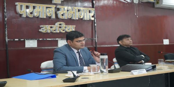 भूमि सुधार एवं राजस्व विभाग के प्रधान सचिव ने अधिकारियों के साथ योजनाओं की समीक्षा की