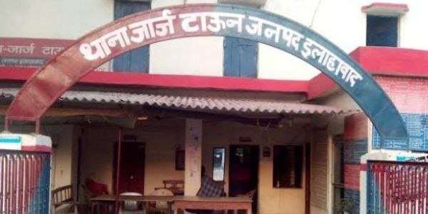 युवक का शव घर के अन्दर फंदे से लटका मिला