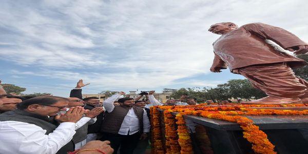 सिरसा: पन्नीवालामोटा में चौ. देवीलाल की प्रतिमा का अनावरण