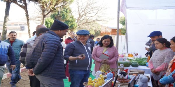 ग्रामीण महिलाओं को उद्यमशीलता और स्वरोजगार के सीखाए गुर