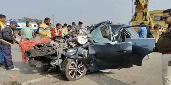 सड़क दुघर्टना में दो की मौत, एक घायल