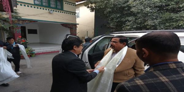 केंद्रीय मंत्री प्रल्हाद जोशी आधिकारिक दौरे पर सिक्किम पहुंचे