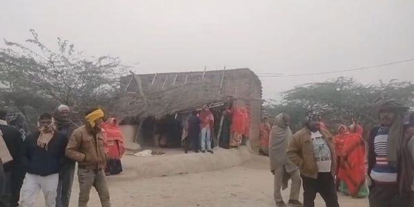 पुलिस व बीमारी से परेशान अधेड़ ने फांसी लगा दी जान