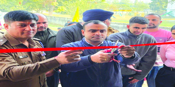 डीएम व एसएसपी ने पुलिस लाइन में आधुनिक लाइब्रेरी का किया उद्घाटन