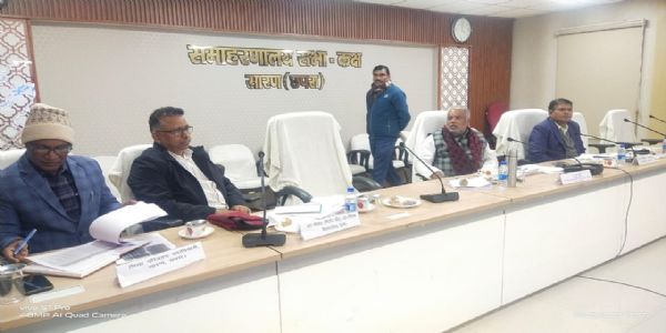 मंत्री श्रवण कुमार ने किया जिले कि विकास योजनाओं की समीक्षा